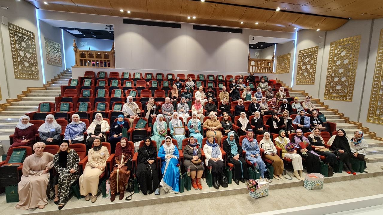 Представительницы МЦСиС «Халяль» на мероприятии, посвященное 10-летию Всемирного дня хиджаба.
